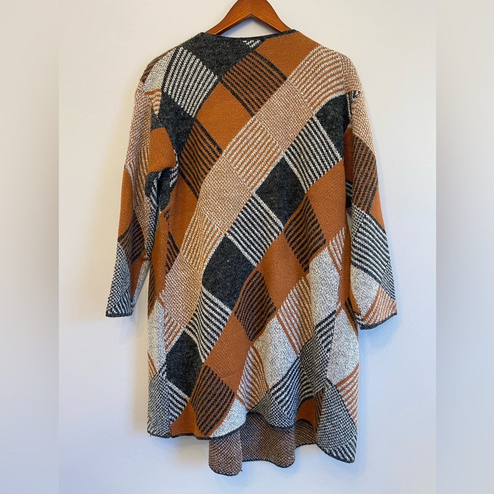Beautiful cardigan - Picture 2 of 5